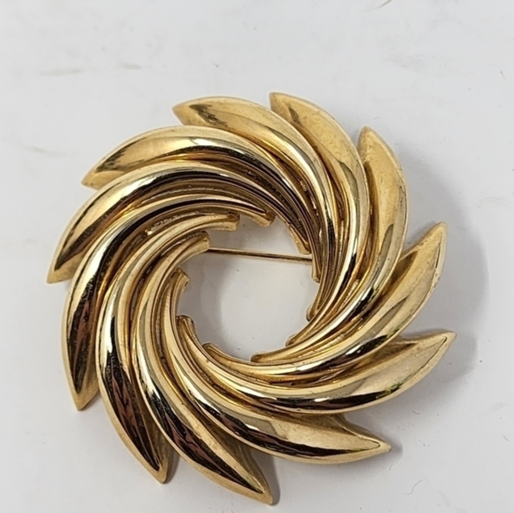 Vintage Costume Jewelry Gold Brooch